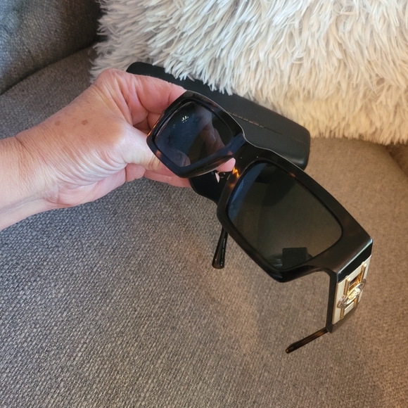 Versace sunglasses, Brand New without tags sunglasses, authentic - Picture 9 of 15